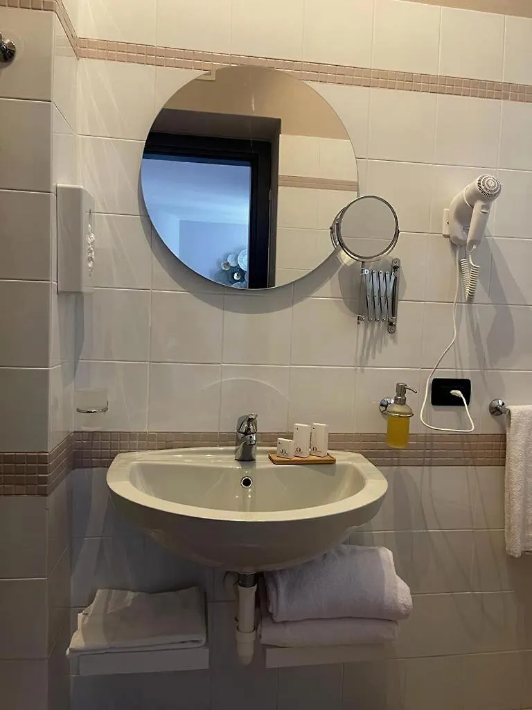 *** Szálloda Sensole Locanda Contemporanea Monte Isola Olaszország